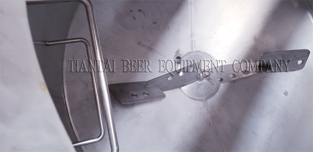 Brewery, beer brewing process, brewhouse, mash tun, kettle tun, beer fermenter, fermentation tank